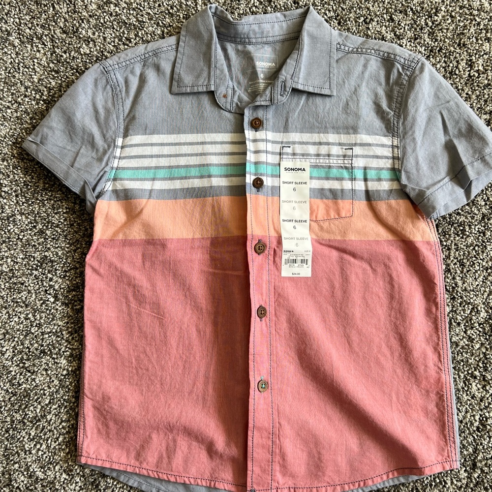 Boys size 6 short sleeve polo.